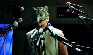 Lobo Gris presenta 'Pan y circo', una crítica a la manipulación mediática