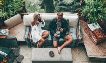 Famosa pareja influencer construyó una mansión con lo que ganaron en las redes