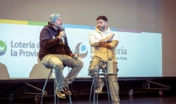El periodista Nicolás Cayetano brindó una charla ante más de 400 jóvenes de escuelas secundarias