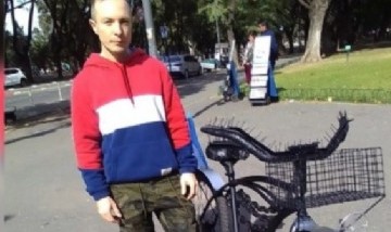 Bicicleta antirrobos, cansado de sufrir, un herrero rosarino inventó un particular sistema de seguridad