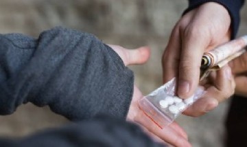 Alertan que 15 mil alumnos venden drogas en escuelas: ganan entre $5.000 y $7.000 diarios