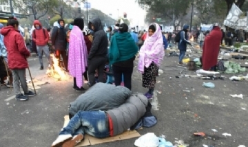 Manifestantes pasaron la noche en carpas sobre la 9 de julio