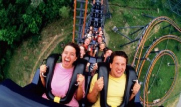 Los parques de diversiones vuelven a abrir en Japón, pero se "prohíbe gritar"