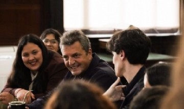Massa reunió a más de mil jóvenes y afirmó que "se viene una etapa de renovación" en el peronismo