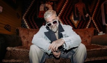 Pedro Capó estrenó "Caer y levantarse" y adelantó Fulanito, su próximo álbum inspirado en Puerto Rico