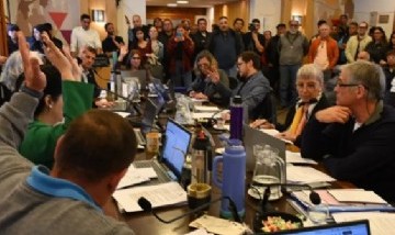 Bariloche: los políticos se duplicaron el sueldo y el intendente cobrará 6.6 millones de pesos mensuales