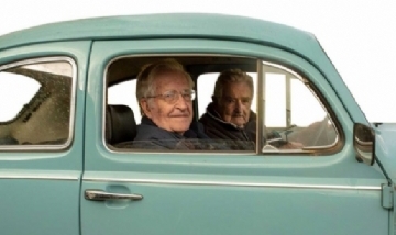 "Chomsky & Mujica", el documental que invita a realizar "un radical cambio de rumbo global"