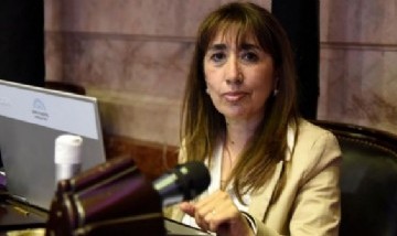 Publicaron el número de la diputada Roxana Reyes asegurando que vendía figuritas del mundial