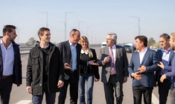 Marisa Fassi acompañó al presidente en la recorrida de las obras de la autopista Presidente Perón