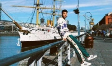Sebastián Yatra volvió a Argentina y caminó por Puerto Madero, su lugar preferido