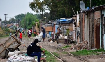 La pobreza volvió a subir en Argentina: 1,7 millones de personas cayeron bajo la línea en seis meses