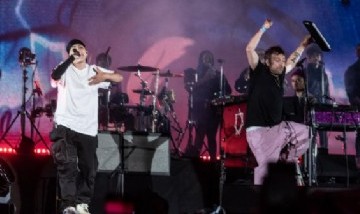 Ovación en Madrid: Trueno cantó junto a Gorillaz su tema inédito "The manifesto"