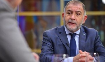 Luis Juez tuvo un insólito blooper mientras le realizaban una entrevista en la TV