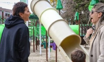 Mayra Mendoza inauguró los nuevos juegos inclusivos de la Plaza Onda Verde en Quilmes Centro