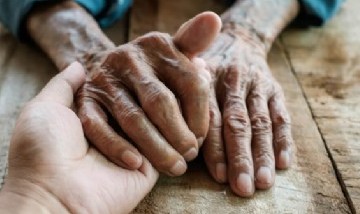 Viral: le dijo a su abuela que dio negativo de coronavirus y su respuesta causó ternura
