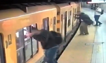 Video: Triple robo "canguro" en el subte
