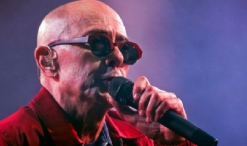 ¿El Indio Solari graba un tema de cumbia?