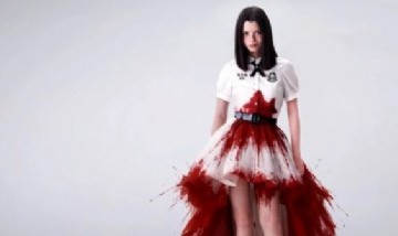 Netflix estrenó "La chica nueva: El reinicio", un thriller adolescente oscuro