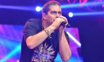 Pato Fontanet, contra el gobierno de Javier Milei en pleno show: "Manga de nazis"