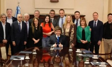 El Gobierno prepara un aumento para funcionarios en 2026, pero la medida genera controversia