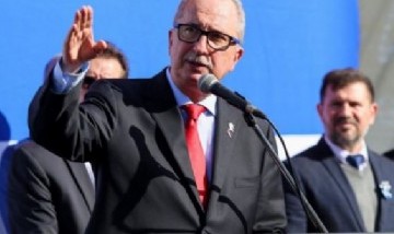 Misiones postergó el pago del aguinaldo al gobernador y a sus funcionarios por la crisis financiera