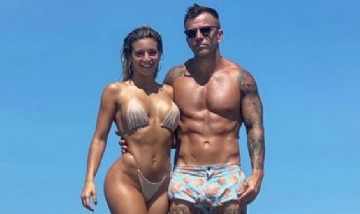 El novio de Sol Pérez le pidió casamiento de rodillas sobre una embarcación en el mar Mediterráneo