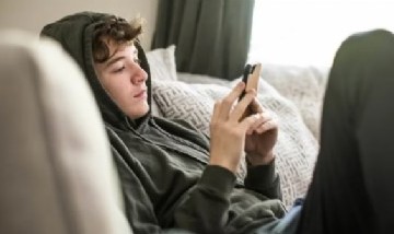 Un estudio determinó que el 75% de los jóvenes evita las llamadas porque consumen "demasiado tiempo"
