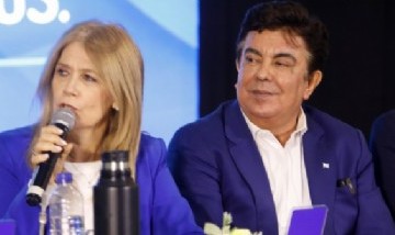 Fernando Espinoza reunió a más de 100 intendentes en Santa Fe contra el ajuste nacional