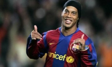 Ronaldinho lanzó "Camisa 10", su primer álbum global con Pitbull, L-Gante y Ke Personajes