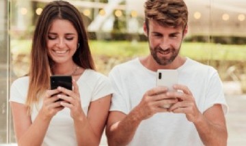 Previa a San Valentín: crece cada vez más el coqueteo online y por fuera de la pareja