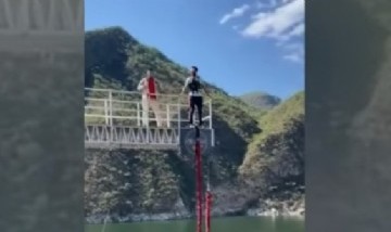 Pudo haber sido una tragedia: Se le cortó la cuerda cuando hacía bungee jumping