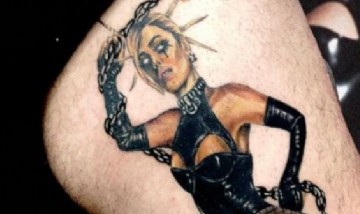 ¡Está igual! Se tatuó a Lali Espósito en la pierna y la cantante no tardó en reaccionar