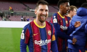 La despiadada crítica de la TV española a Messi: "Le pagan 74 millones por sonreír"