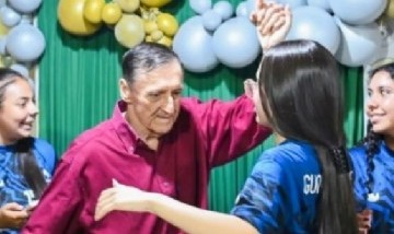 Un UPD distinto: alumnos de un colegio de Concepción celebraron su último primer día junto a adultos mayores