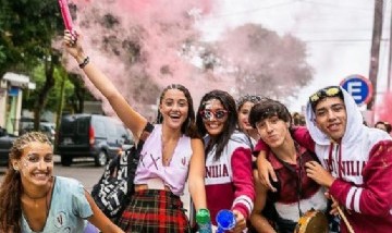 Los chicos del Instituto Juvenilia, de Mar del Plata, festejando su UPD.