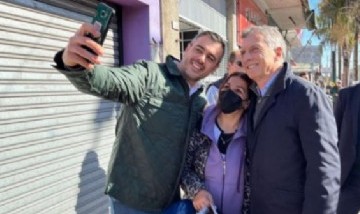 A Macri le negaron el saludo en Ituzaingó: "Danos de comer con lo que te robaste"