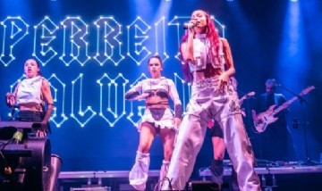 Emilia Mernes metió "perreíto salvaje" y terminó en paños menores