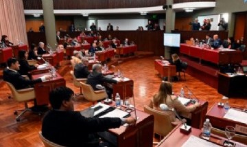 Un legislador denunció el aumentazo a $2,5 millones de la dieta de los diputados de Chubut