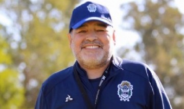 Preocupación total: Diego Maradona internado en una clínica en La Plata