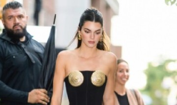 Las blusas tipo corset vuelven a hacer su magia esta temporada y así debes llevarlas