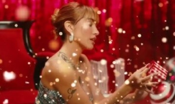 María Becerra va por la Navidad: lanzó su versión de "Jingle Bell Rock" y la rompió