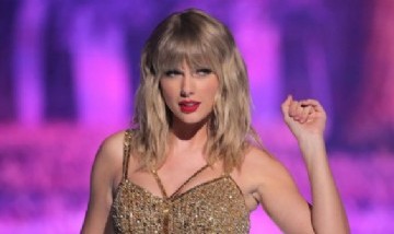 Taylor Swift fue denunciada por plagio y deberá reeditar la imagen de su nuevo disco