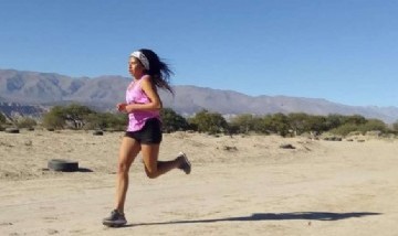 Falta de recursos: La subcampeona nacional de atletismo no tiene dónde entrenarse y se armó una pista en la tierra