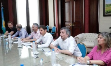 El gobernador bonaerense, Axel Kicillof, encabezó un encuentro de trabajo en La Plata
