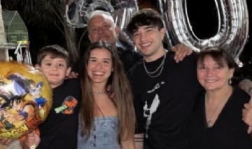 Julián Serrano cumplió 30 años y compartió su alegría con sus millones de seguidores