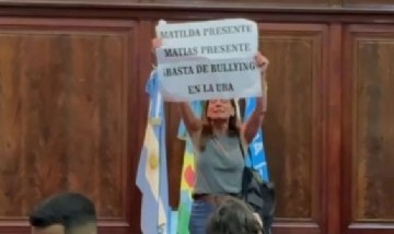 Suicidio por bullying en un colegio de la UBA: la mamá de Matilda recibió su diploma y reclamó justicia