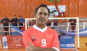¡Volvió el Pichichi! El exgobernador Daniel Scioli reapareció en la liga de Futsal