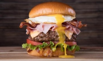 Una usuaria de TikTok compartió su "hamburtorta" y sumó miles de reproducciones