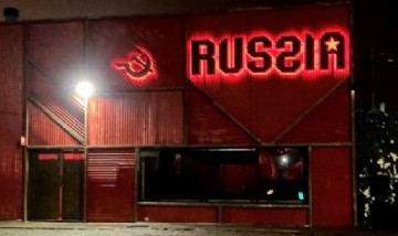 Un joven de 19 años se quiso colar a un boliche por el techo y cayó al vacío