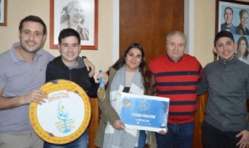El intendente de Salto recibió a los creadores de cerveza artesanal y ganadores de una medalla de oro